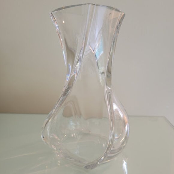 Baccarat Serpentine Crystal Vase - Picture 1 of 10